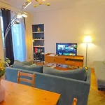 6 Bright Cozy Studio Moulin Rouge