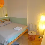 6 Bright Cozy Studio Moulin Rouge