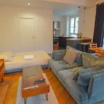 6 Bright Cozy Studio Moulin Rouge