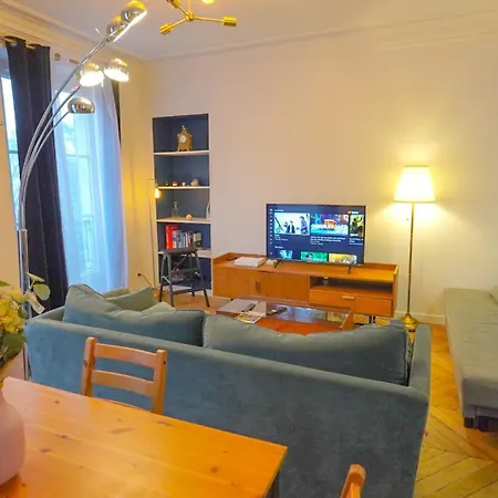 Apartment 6 Bright Cozy Moulin Rouge